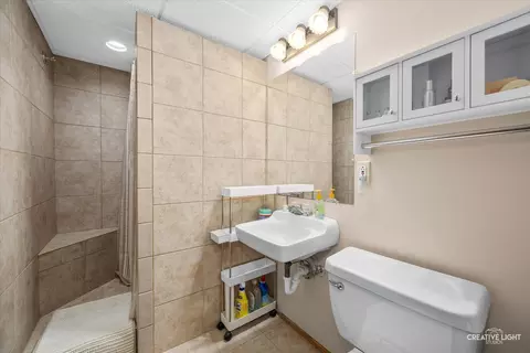 Bath - 850 Arthur Dr, Elgin, IL 60120 photo 3 of 3