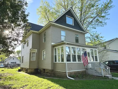 508 N 8th St, Rochelle, IL 61068