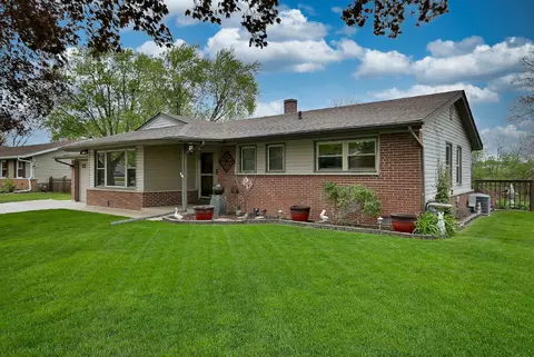 799 Brantwood Ave, Elk Grove Village, IL 60007