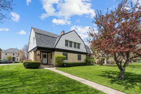 842 Lyster Rd, Highwood, IL 60040