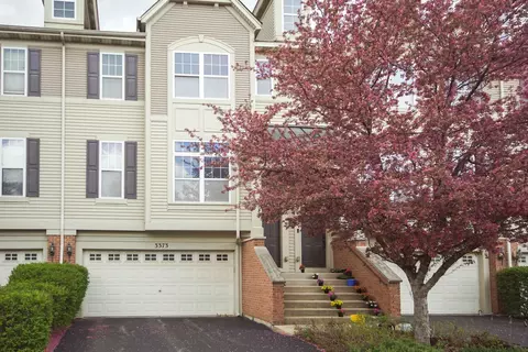 3373 Kentshire Sq, Aurora, IL 60504