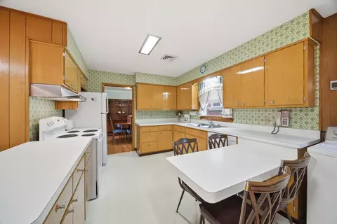 Kitchen - 3245 Halsted St, Steger, IL 60475 photo 2 of 3