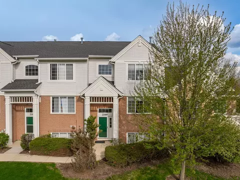 2169 W Concord Ln, Addison, IL 60101