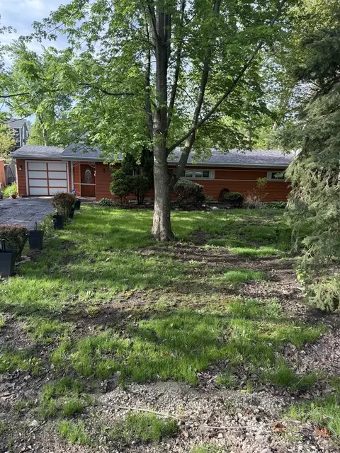 22 W537 Cherry Ln, Glen Ellyn, IL 60137