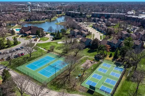 View/Area - 15 Windward Cir, Willowbrook, IL 60527 photo 6 of 7