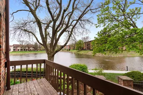 View/Area - 15 Windward Cir, Willowbrook, IL 60527 photo 1 of 7