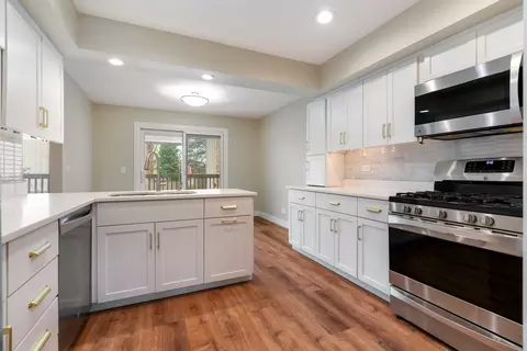 Kitchen - 15 Windward Cir, Willowbrook, IL 60527 photo 1 of 3