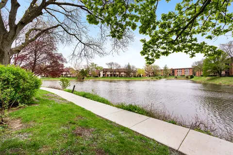 View/Area - 15 Windward Cir, Willowbrook, IL 60527 photo 2 of 7