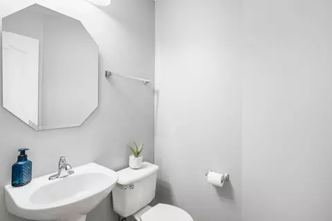 Bath - 28088 W Niagara St, Lakemoor, IL 60051 photo 1 of 3