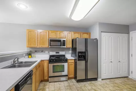 Kitchen - 28088 W Niagara St, Lakemoor, IL 60051 photo 1 of 1