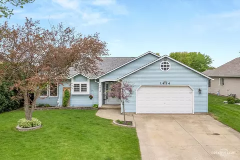 1414 Sandwich Dr, Lake Holiday, IL 60548