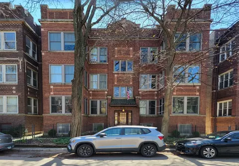 1433 W Rosemont Ave #2W, Chicago, IL 60660