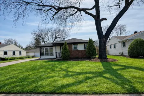 2109 Park St, Rolling Meadows, IL 60008