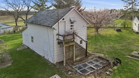 Exterior - 599 Palmyra Rd, Dixon, IL 61021 photo 5 of 11