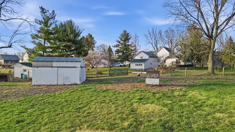 Exterior - 599 Palmyra Rd, Dixon, IL 61021 photo 6 of 11