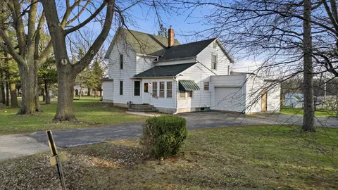 599 Palmyra Rd, Dixon, IL 61021