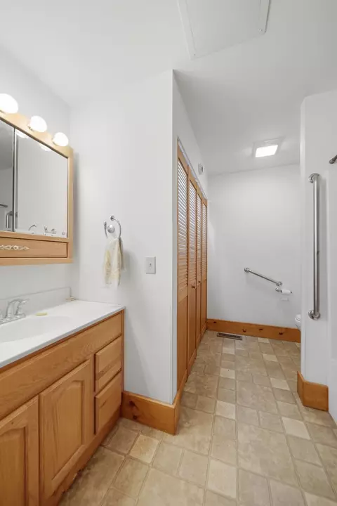 Bath - 599 Palmyra Rd, Dixon, IL 61021 photo 1 of 1