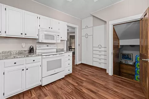 Kitchen - 505 E Main St, Morrison, IL 61270 photo 2 of 3