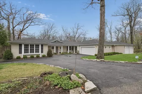 346 Crescent Dr, Lake Bluff, IL 60044