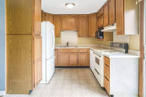 Kitchen - 1203 Mount Vernon Dr, Bloomington, IL 61704 photo 2 of 9