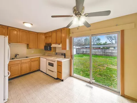 Kitchen - 1203 Mount Vernon Dr, Bloomington, IL 61704 photo 7 of 9