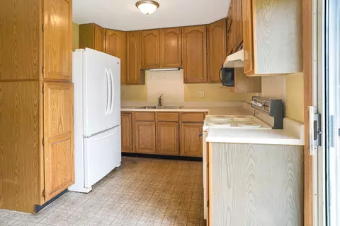 Kitchen - 1203 Mount Vernon Dr, Bloomington, IL 61704 photo 4 of 9