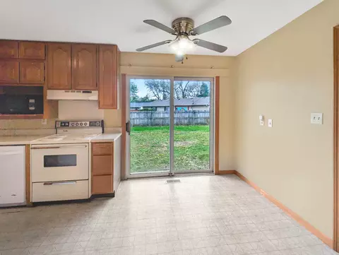 Kitchen - 1203 Mount Vernon Dr, Bloomington, IL 61704 photo 6 of 9