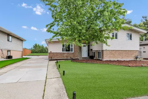 135 Westwood Dr, Park Forest, IL 60466