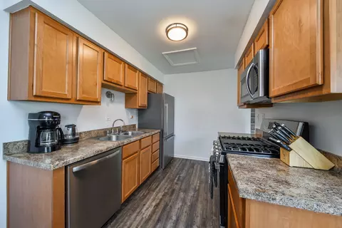 Kitchen - 1554 Timber Trl, Wheaton, IL 60189 photo 2 of 2