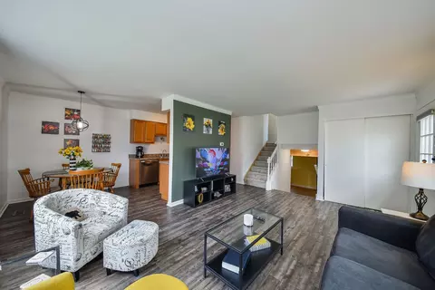 Living - 1554 Timber Trl, Wheaton, IL 60189 photo 3 of 4