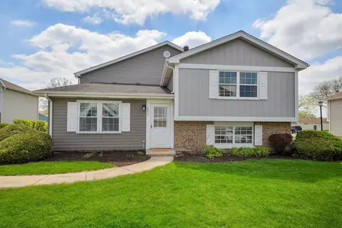 1554 Timber Trl, Wheaton, IL 60189