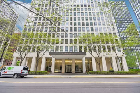 260 E Chestnut St #2505, Chicago, IL 60611