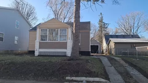 212 W Division St, Bloomington, IL 61701