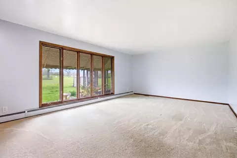 Living - 422 Miller St, Beecher, IL 60401 photo 1 of 2