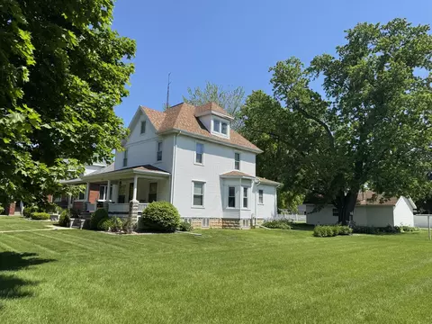 222 N Maple St, Herscher, IL 60941