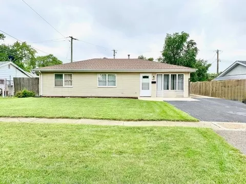 203 Macgregor Rd, Lockport, IL 60441