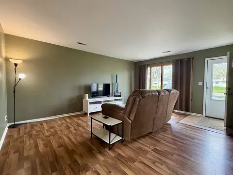 Living - 203 Macgregor Rd, Lockport, IL 60441 photo 1 of 1