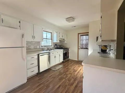 Kitchen - 203 Macgregor Rd, Lockport, IL 60441 photo 2 of 2