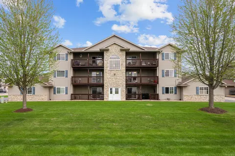 117 E Price St #203, Eldridge, IA 52748