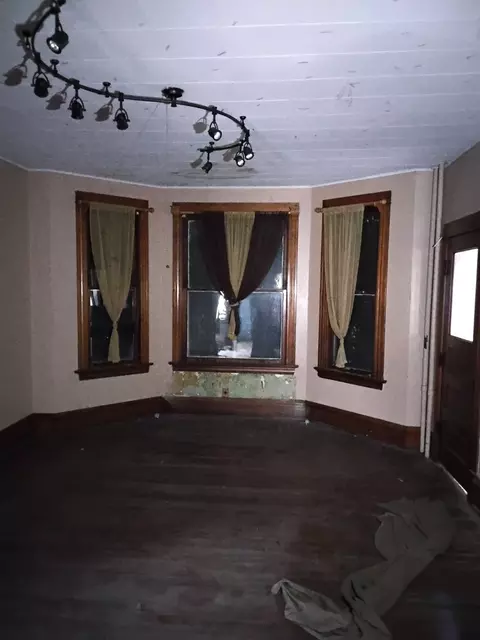 Living - 3704 214th Pl, Matteson, IL 60443 photo 1 of 3