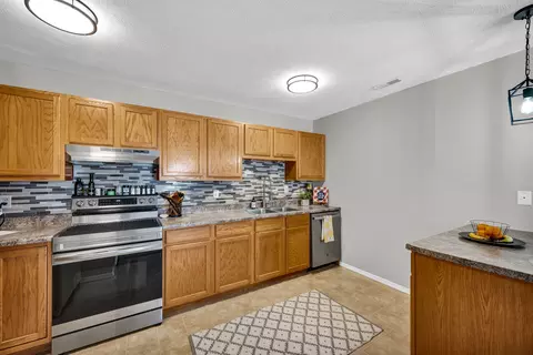 Kitchen - 1040 Ekstam Dr #108, Bloomington, IL 61704 photo 3 of 6