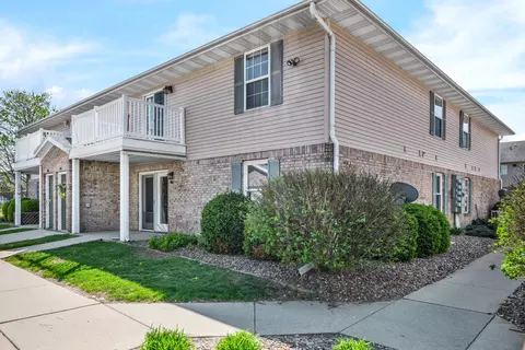 1040 Ekstam Dr #108, Bloomington, IL 61704