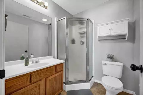 Bath - 1040 Ekstam Dr #108, Bloomington, IL 61704 photo 1 of 2