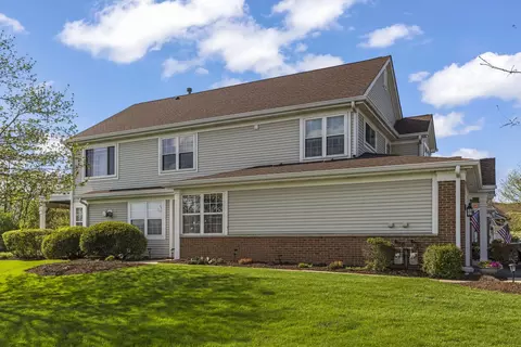 31301 Kline Cir, Warrenville, IL 60555