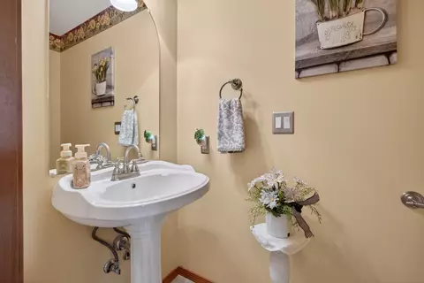 Bath - 1018 Sawgrass Dr, Normal, IL 61761 photo 1 of 4