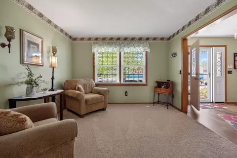 Entry Way - 1018 Sawgrass Dr, Normal, IL 61761 photo 2 of 3
