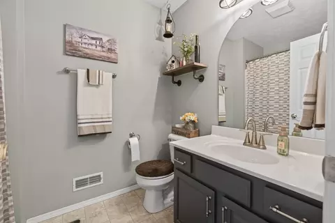 Bath - 1018 Sawgrass Dr, Normal, IL 61761 photo 3 of 4