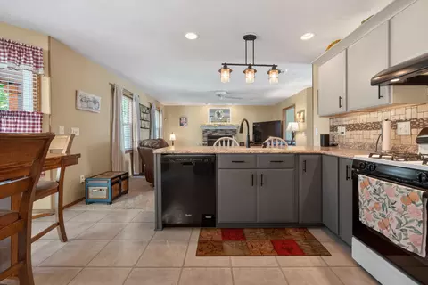 Kitchen - 1018 Sawgrass Dr, Normal, IL 61761 photo 4 of 4