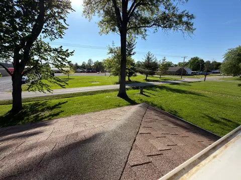 Exterior - 212 Oak St, Flora, IL 62839 photo 4 of 14