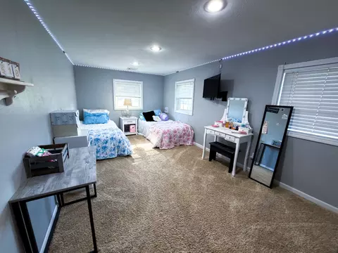 Bedroom - 212 Oak St, Flora, IL 62839 photo 1 of 5